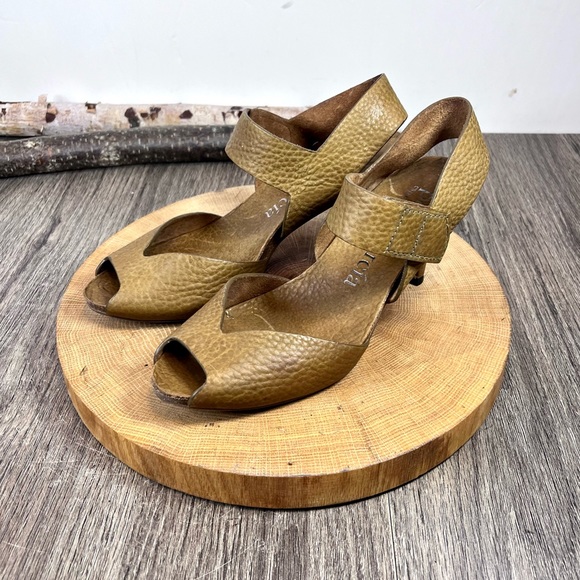 *Pedro Garcia | Pebble Leather Peep Toe Heels with Ankle Straps Size 8.5 - Picture 5 of 16